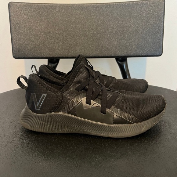 New Balance Black Athletic Shoes - Picture 2 of 4